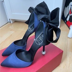 ROGER VIVIER Bow-embellished satin pumps